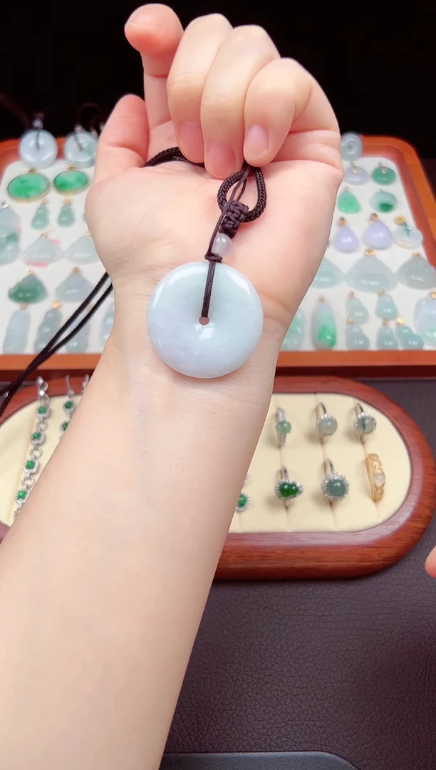 【闪购商品】翡翠颈饰未镶嵌平安扣