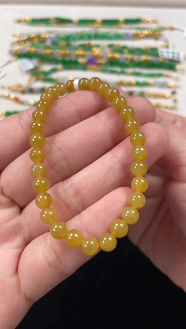 未镶嵌手串翡翠一条   P363