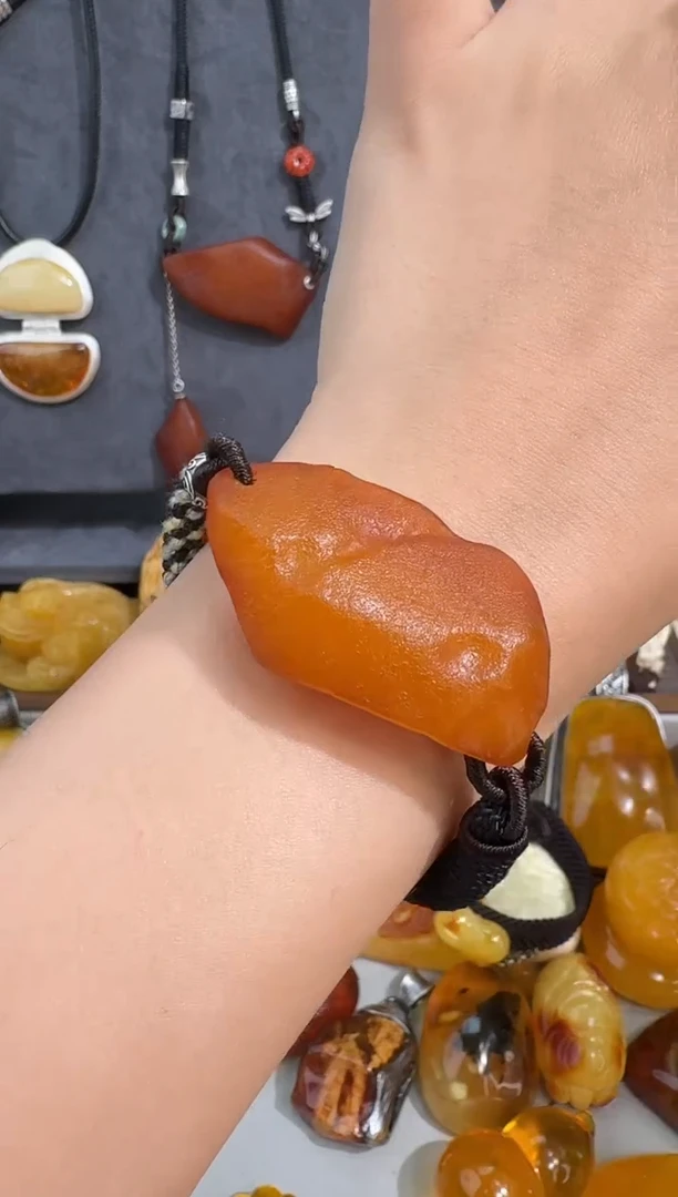 未镶嵌琥珀裸石琥珀