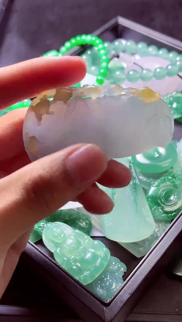 未镶嵌定制翡翠怎****?毛货翡翠定制