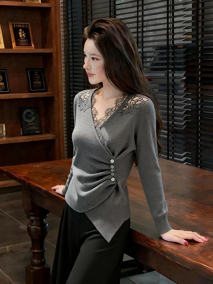 轻熟风V领蕾丝拼接法式针织衫女25秋季新款别致收腰显瘦气质毛衣