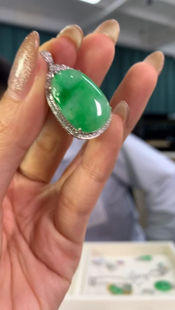 吊坠(不含链)18K金镶嵌翡翠福瓜