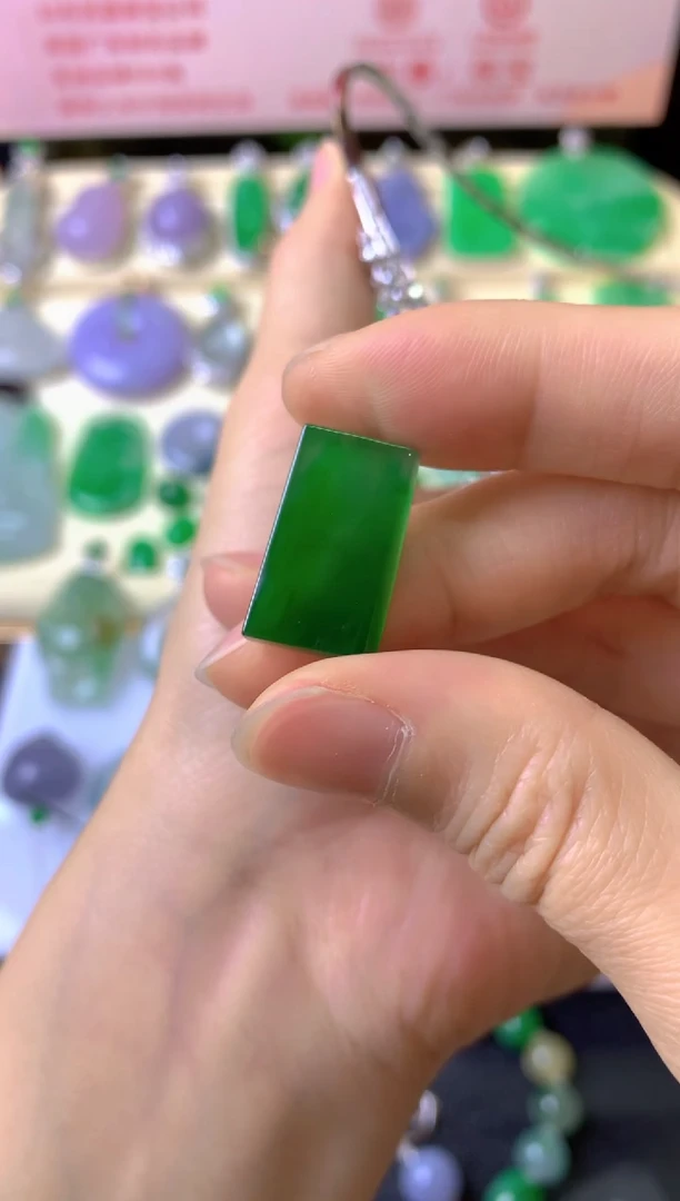 未镶嵌定制翡翠凝***8裸玉（客户意向镶嵌）