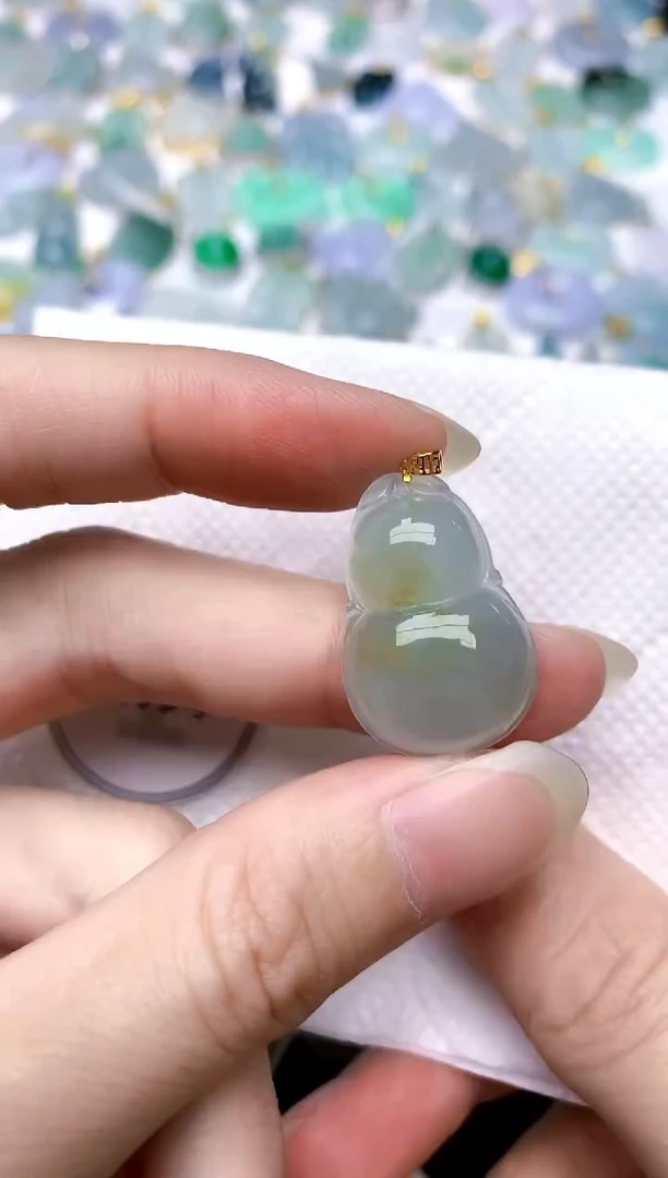 颈饰18K金镶嵌翡翠天然A货翡翠