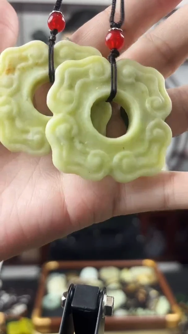 未镶嵌岫玉颈饰随机发