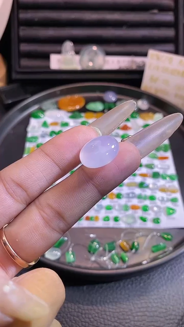 翡翠挂件未镶嵌扣子