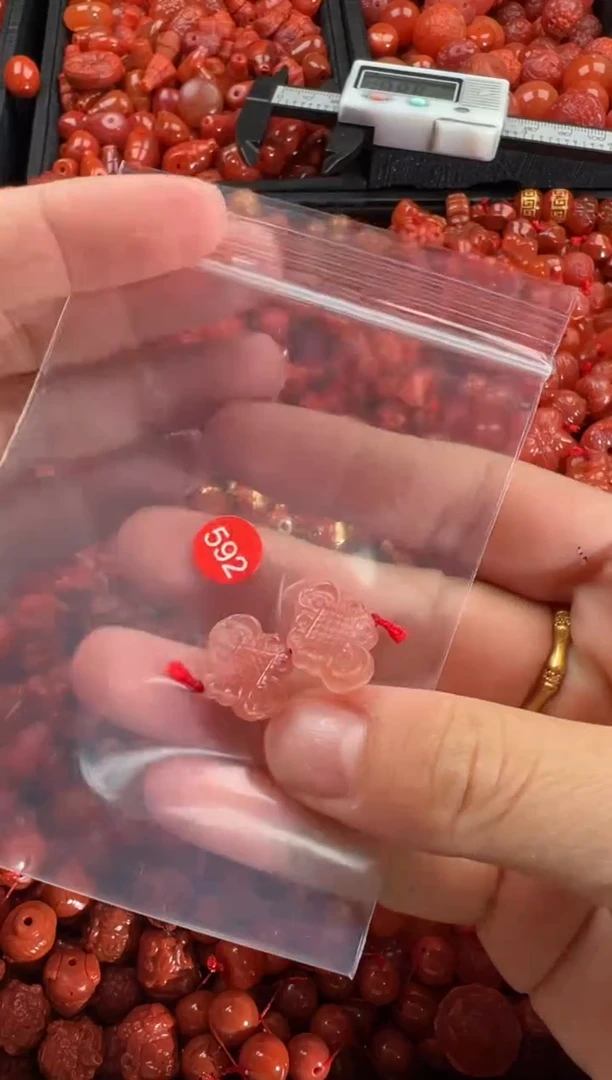 【闪购商品】南红玛瑙颈饰未镶嵌1