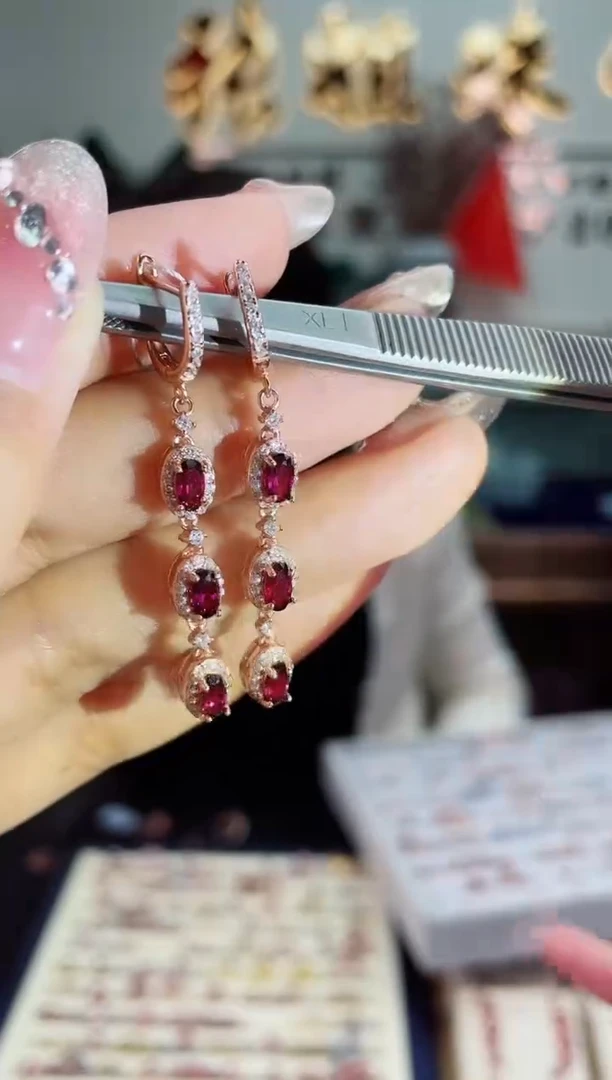 【闪购商品】石榴石耳饰银S925镶嵌耳饰