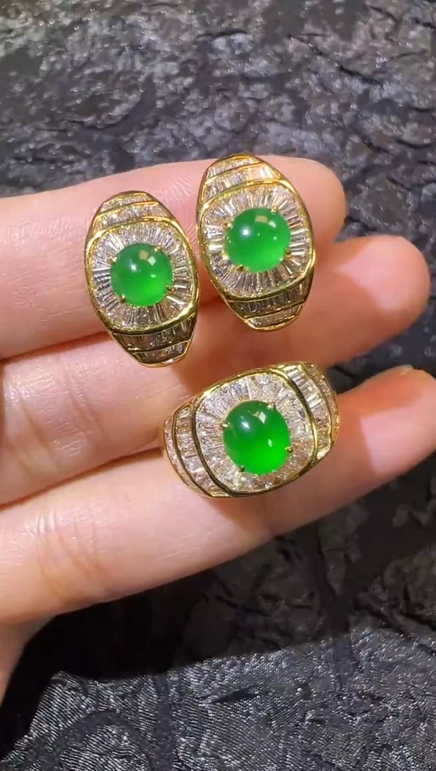 18K金镶嵌戒指翡翠高冰黄阳绿蛋面套装