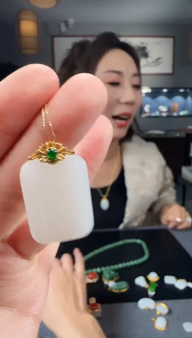 【闪购商品】和田玉吊坠(不含链)18K金镶嵌1