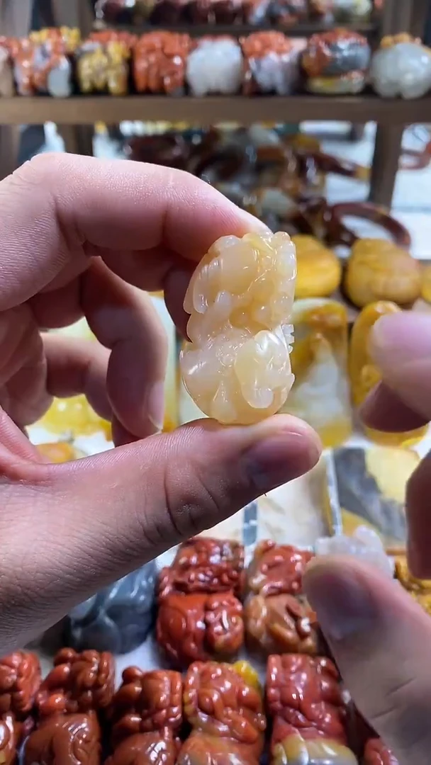 未镶嵌石英质玉（黄龙玉）吊坠(不含链)黄龙玉貔貅挂件