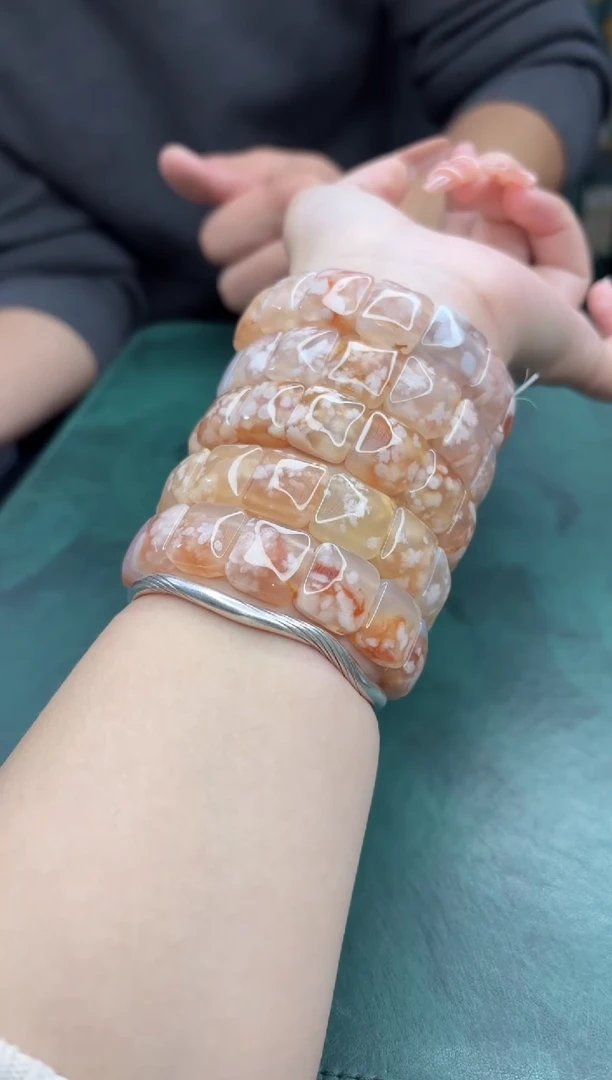 【闪购商品】石英质玉手串未镶嵌655多样性发其一