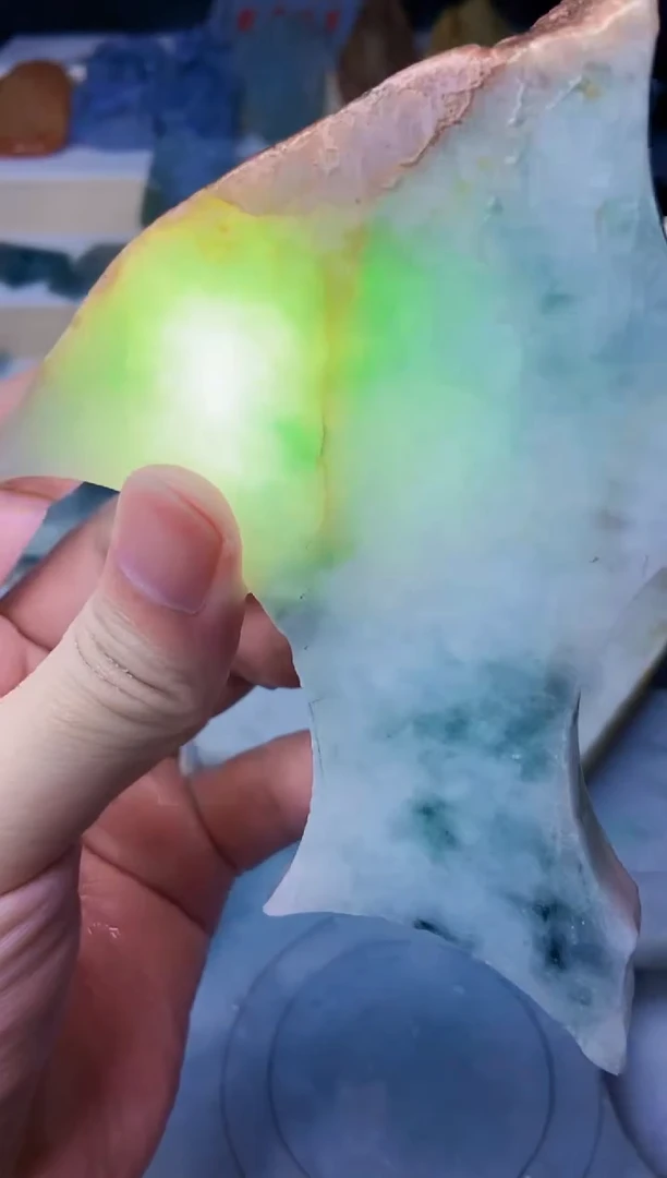 翡翠未镶嵌颈饰料子