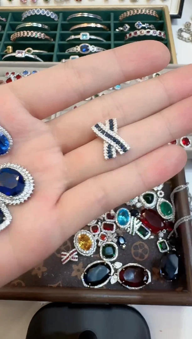 颈饰蓝宝石未镶嵌Z*L蓝宝石吊坠