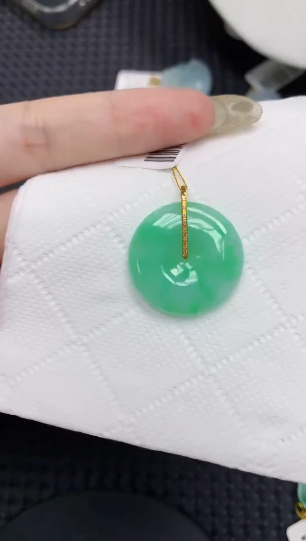 翡翠18K金镶嵌颈饰1111111111
