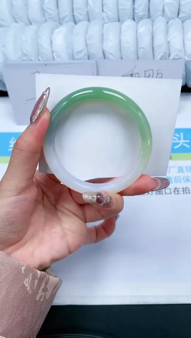 【闪购商品】石英质玉手镯未镶嵌150-57.5