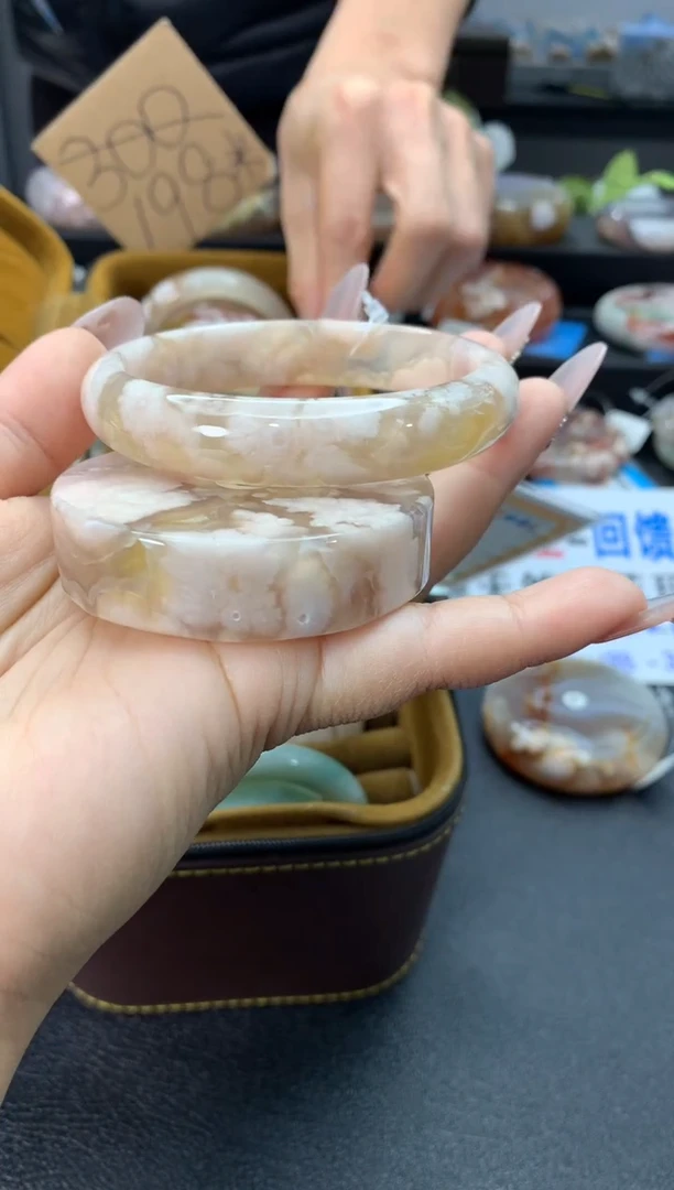 未镶嵌手镯石英质玉（61-62圈口）赠送镯心