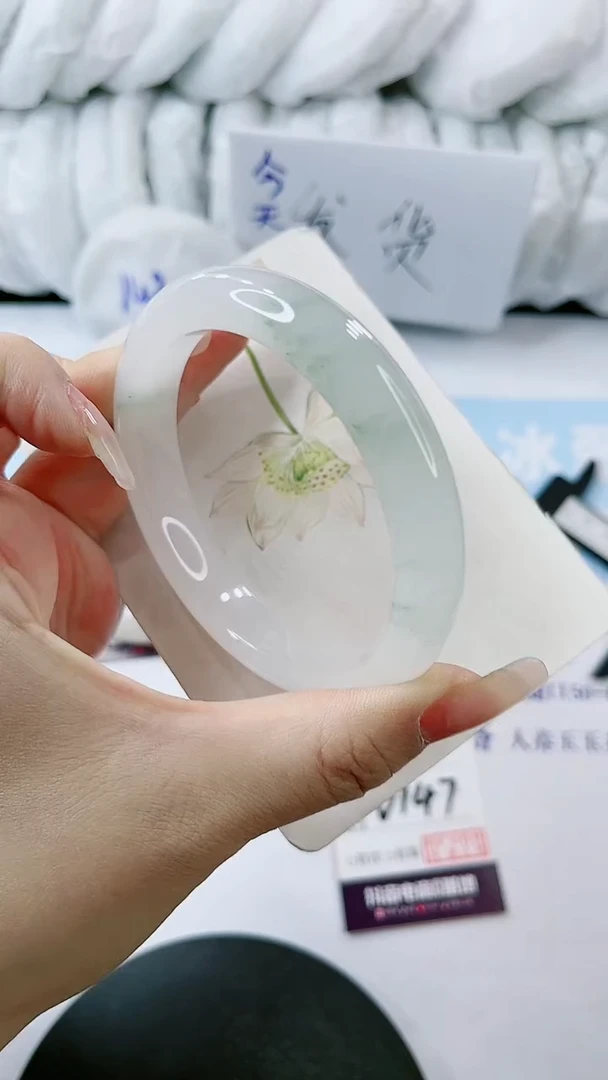 【闪购商品】石英质玉手镯合金多样性发货V147
