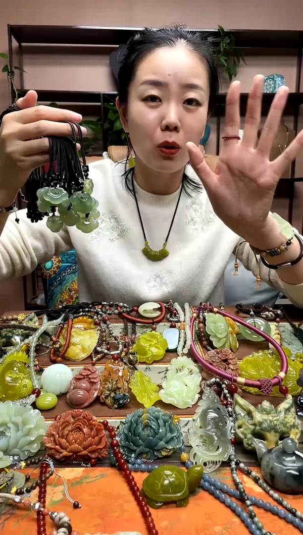 未镶嵌岫玉吊坠多样性发货发其中之一