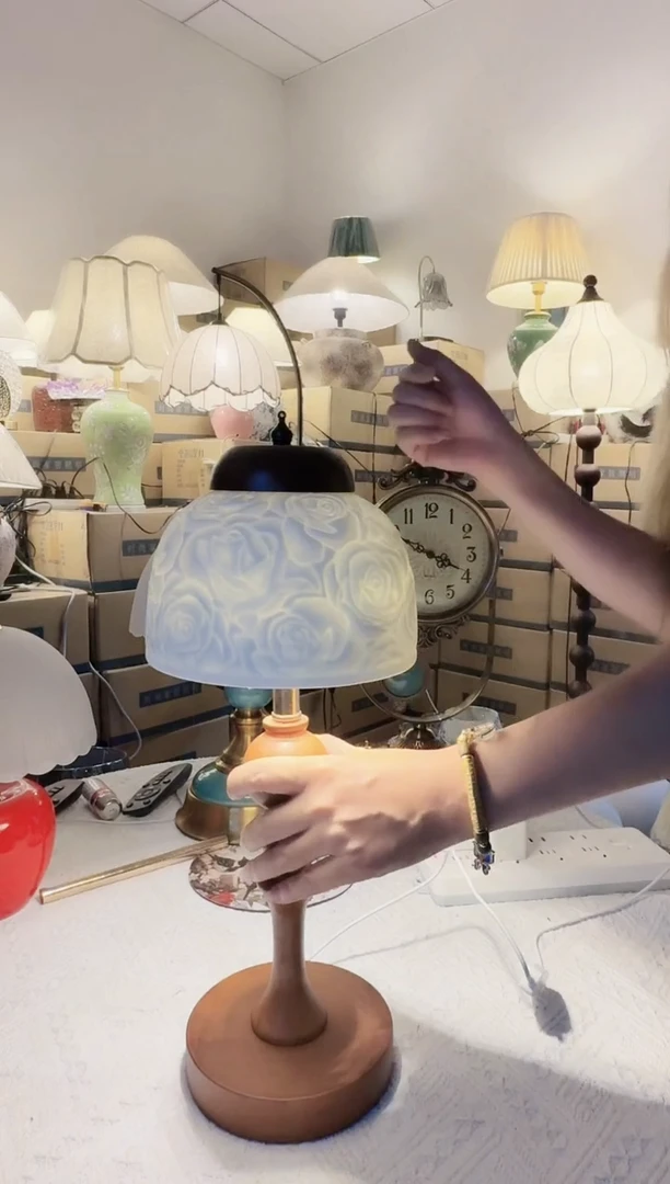 圆形透光陶瓷台灯