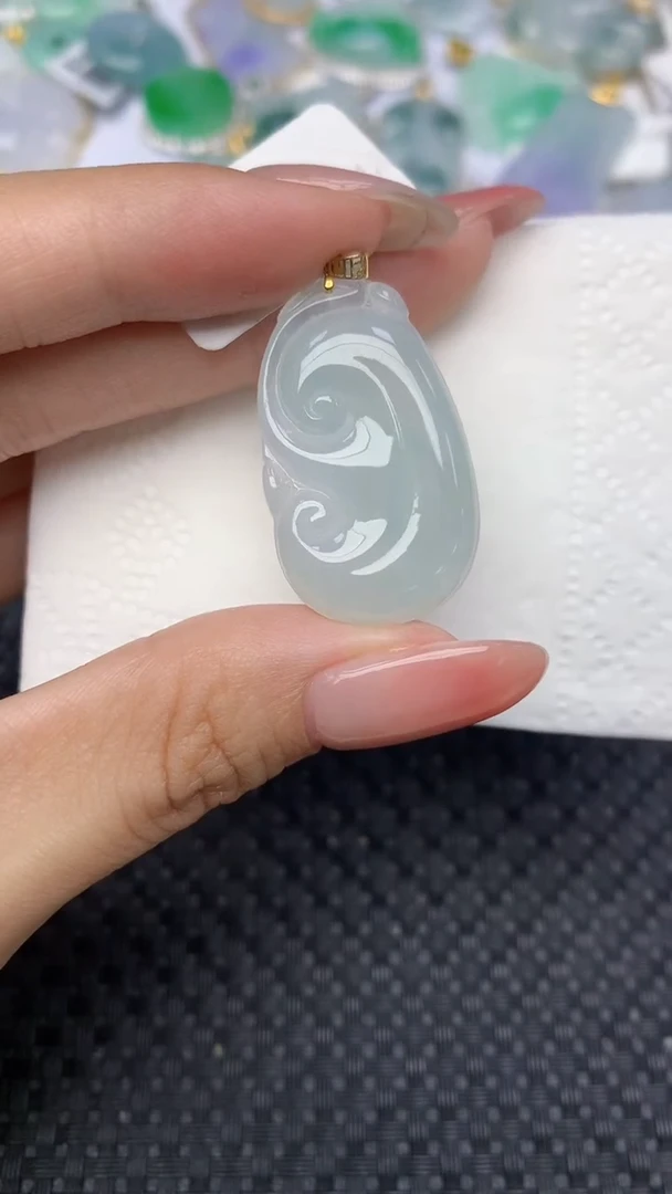 翡翠18K金镶嵌颈饰蜡****猫天然缅甸翡翠a货