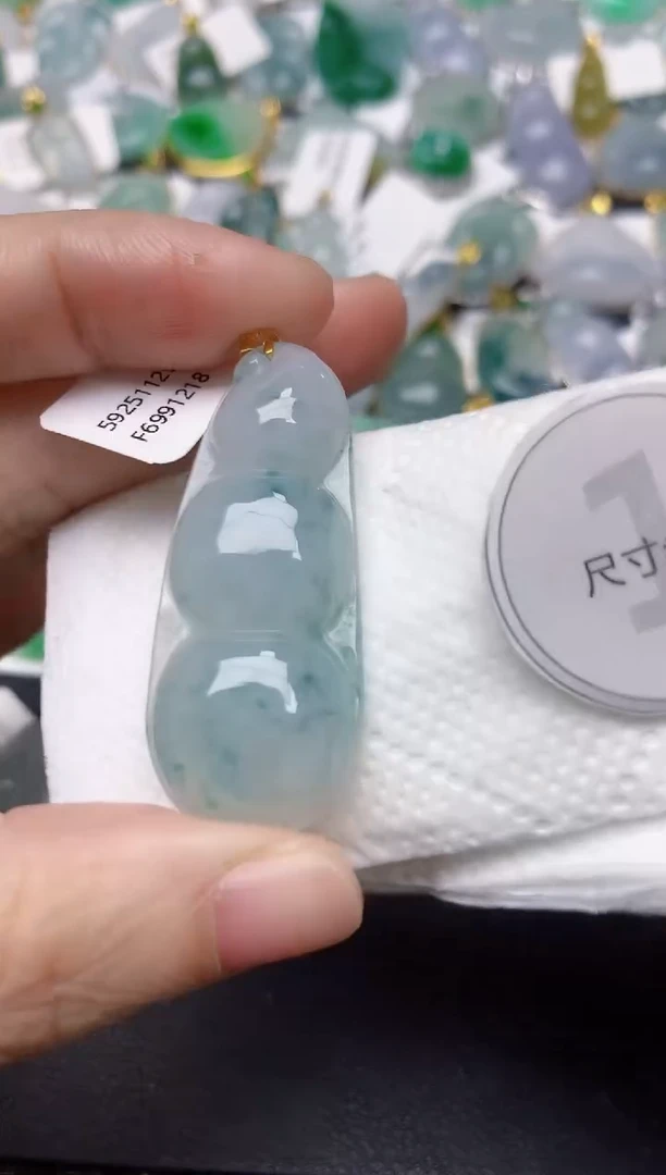 颈饰18K金镶嵌翡翠天然缅甸A货翡翠