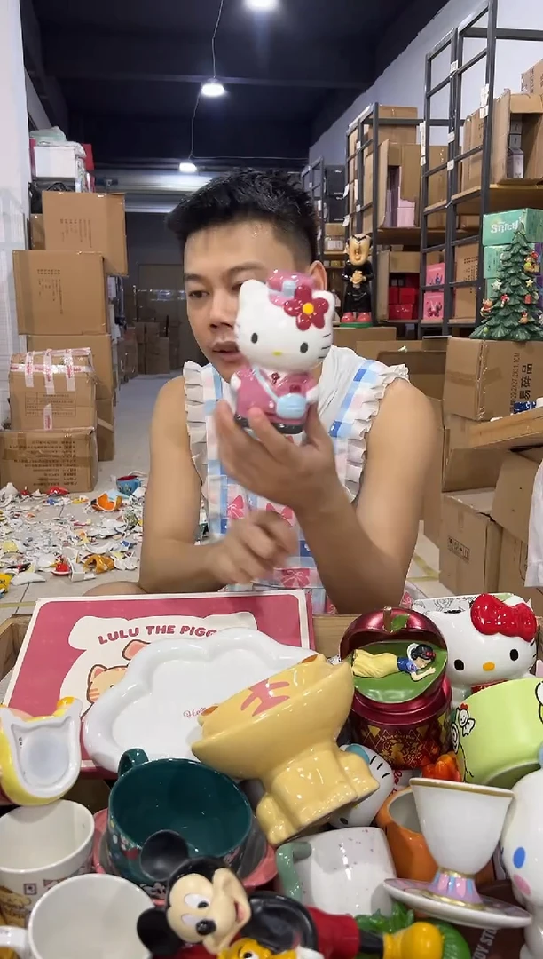 瓷片粉色kt猫邮递员存钱罐