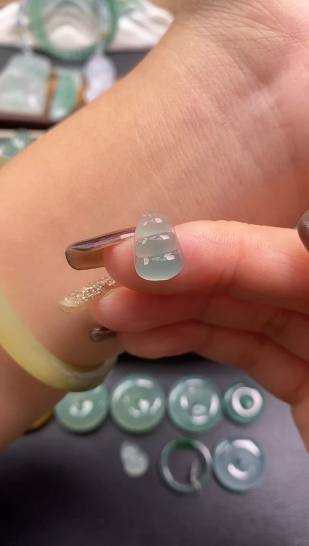 颈饰未镶嵌翡翠豆子