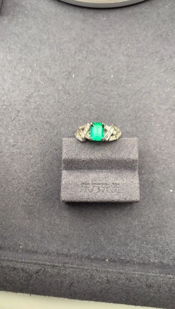 18K金镶嵌戒指祖母绿0.81ct祖母绿 定制  GE
