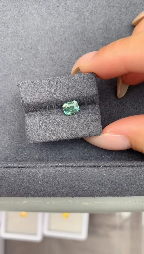 彩色蓝宝石裸石未镶嵌1.1ct绿蓝宝 FG