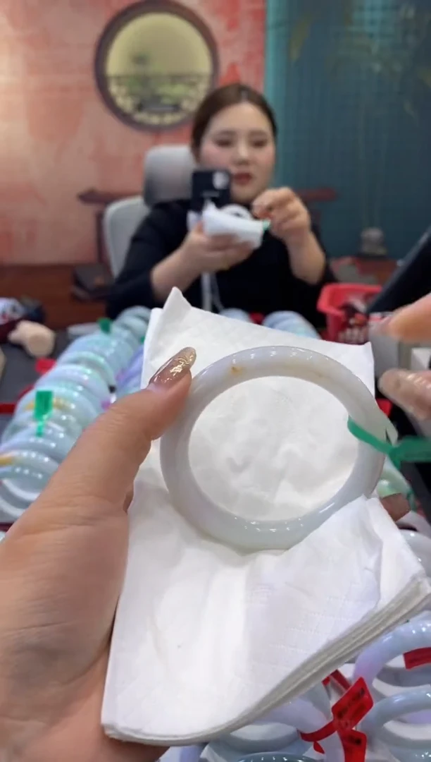 【闪购商品】翡翠手镯未镶嵌多人004181