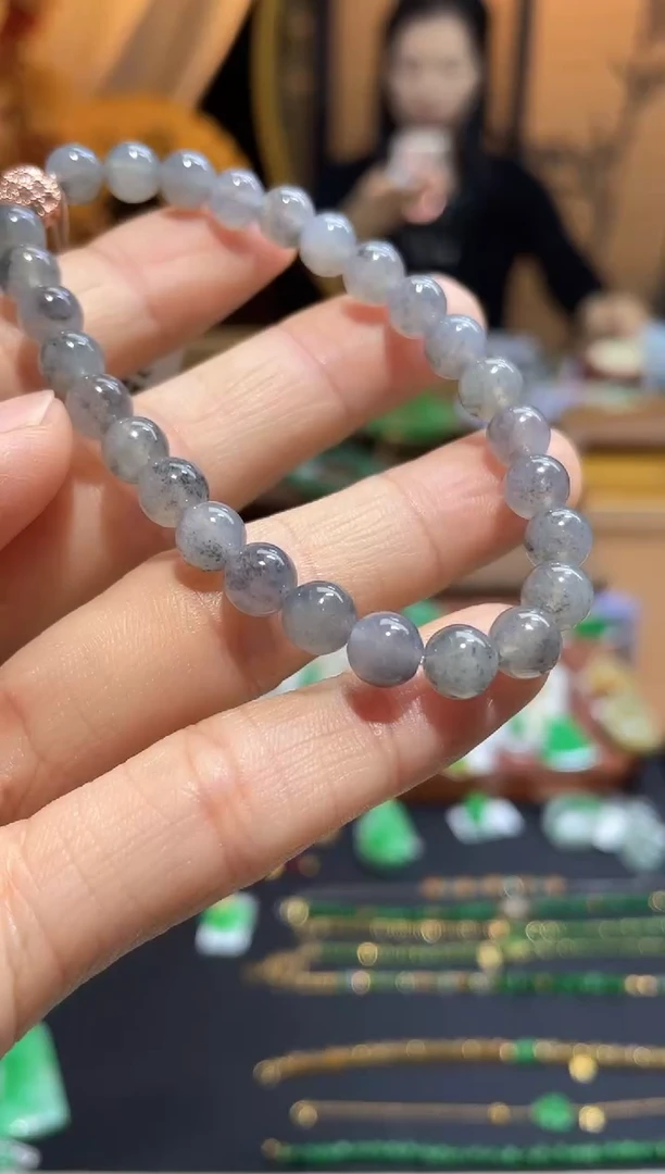 颈饰未镶嵌翡翠手串