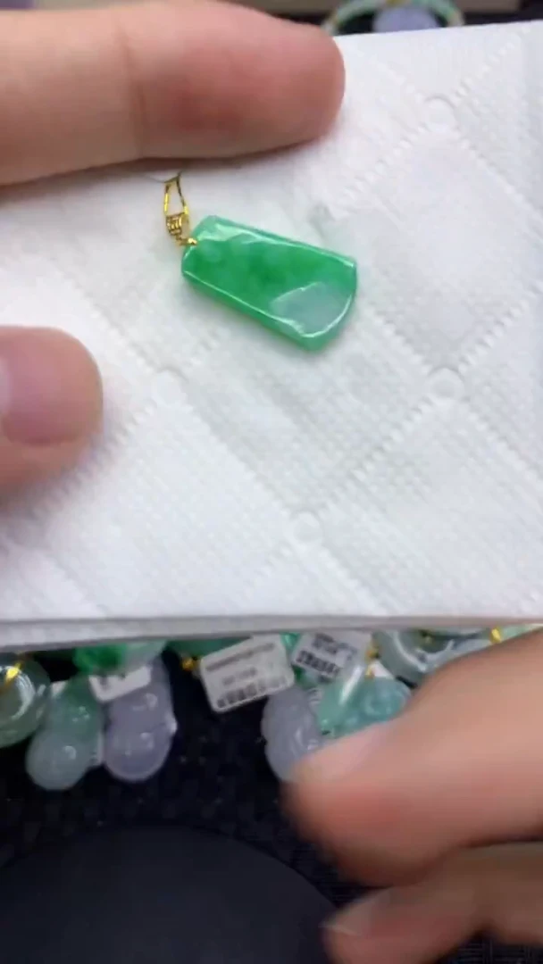 翡翠18K金镶嵌颈饰11111111