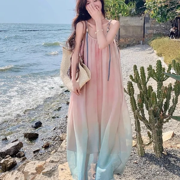 五一出游出片穿搭夏日绝美吊带连衣裙女海边度假巨好看渐变色长裙
