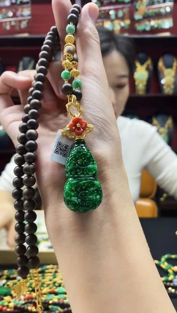 颈饰未镶嵌翡翠吊坠