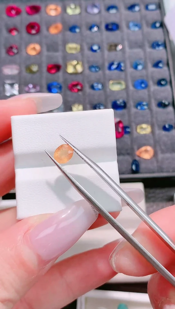 未镶嵌珠宝半成品石榴石（芬达石）0.96ct