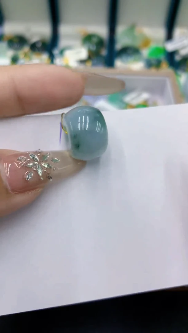 翡翠未镶嵌颈饰11111111111111