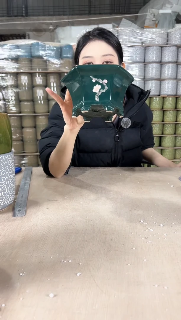 【闪购商品】陶瓷矮款六角墨绿勾花小号17x9