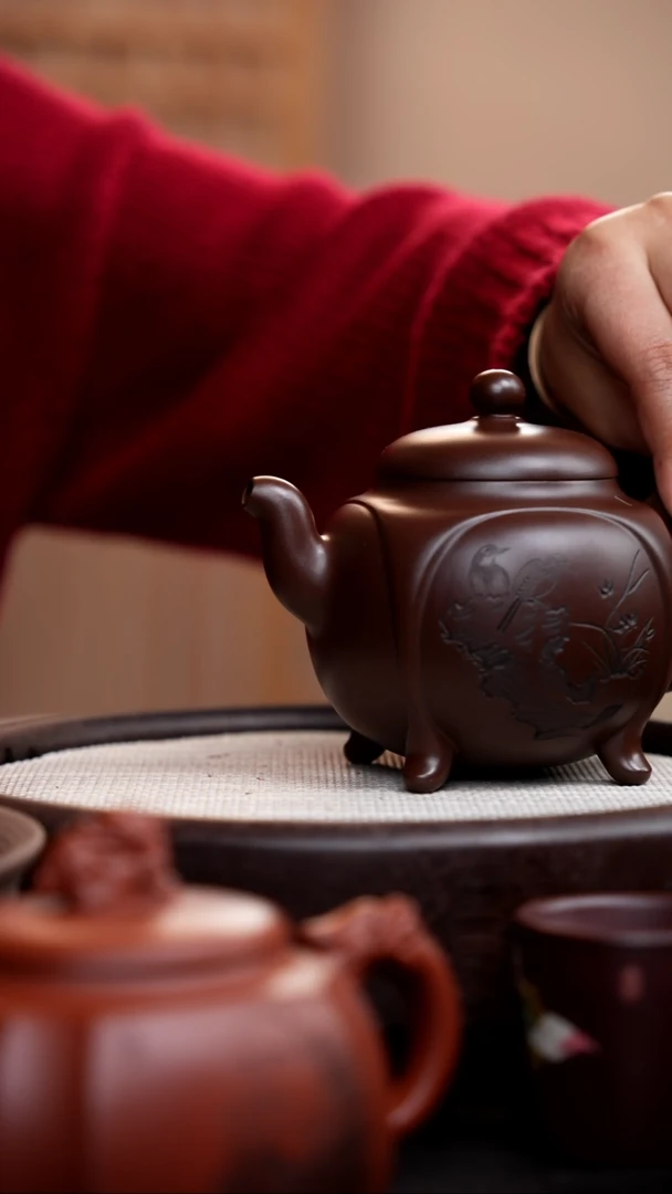 【闪购商品】紫砂茶壶革紫泥四足鼎盛静心刻绘款+杯