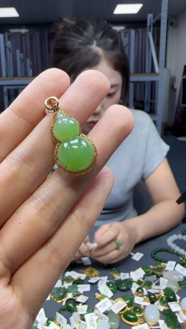 和田玉18K金镶嵌挂件1