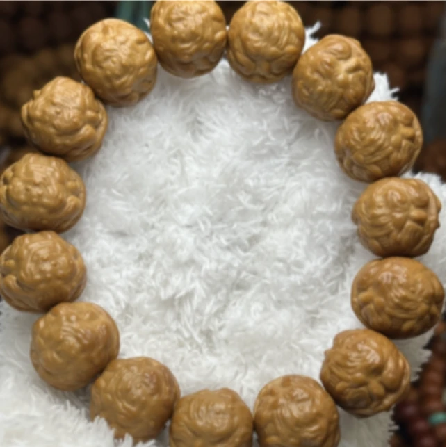 精品猴头雕刻蝉王手串