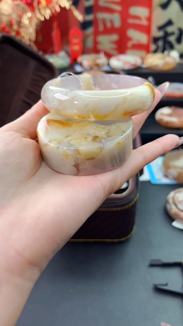 【闪购商品】石英质玉手镯未镶嵌赠送镯心（60圈口）