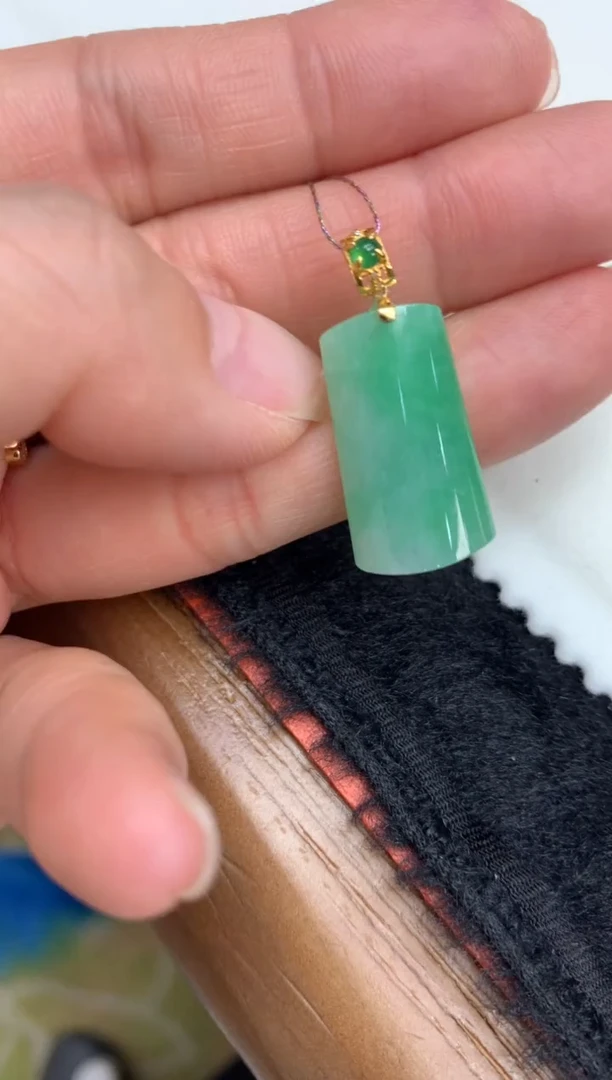 【闪购商品】翡翠颈饰18K金镶嵌无事牌