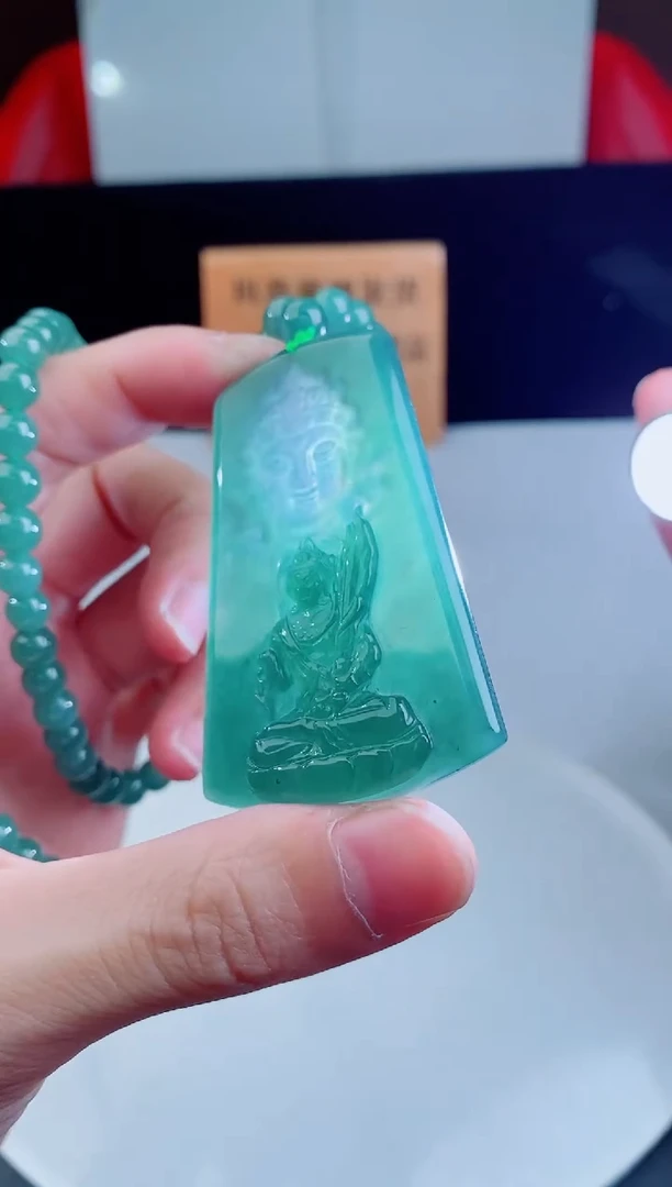 颈饰未镶嵌翡翠