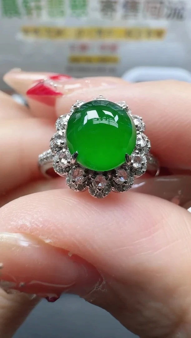 18K金镶嵌戒指翡翠寄售回流，24小时鉴赏期