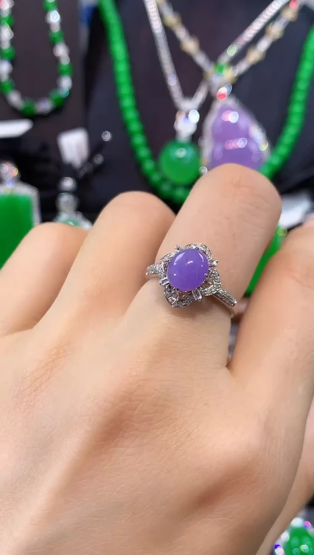 18K金镶嵌戒指翡翠戒指