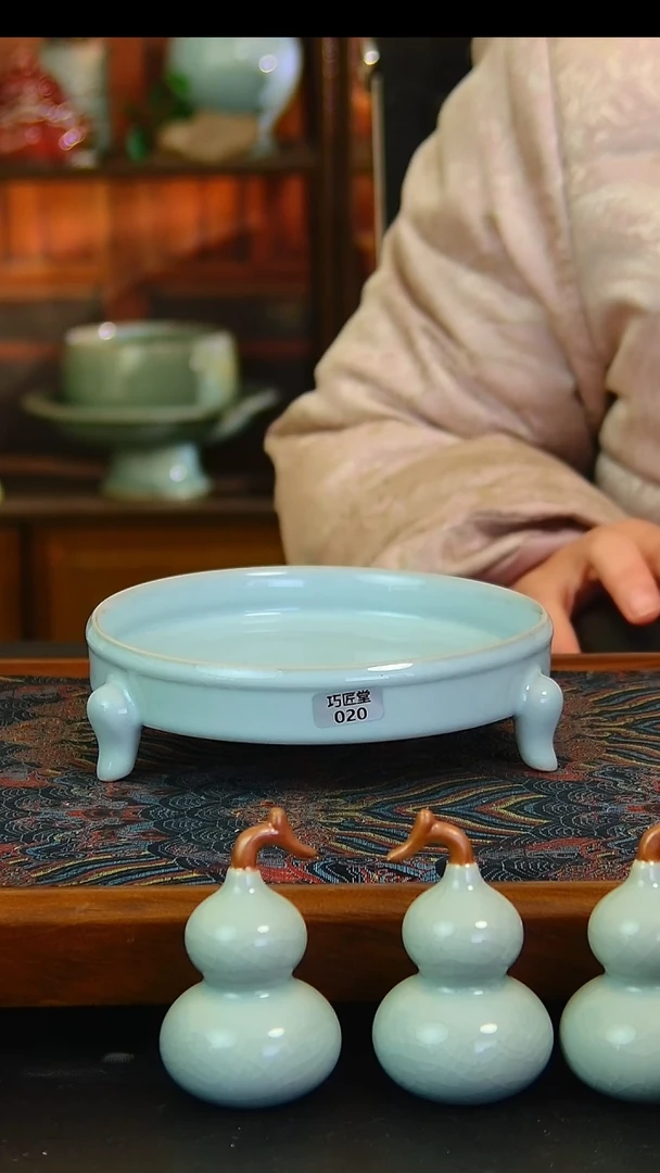 瓷片天青三足洗微瑕