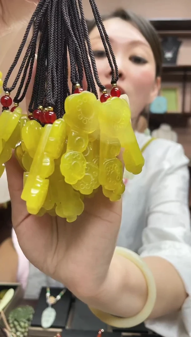 【闪购商品】蛇纹石玉吊坠未镶嵌多样性发货 其中发一