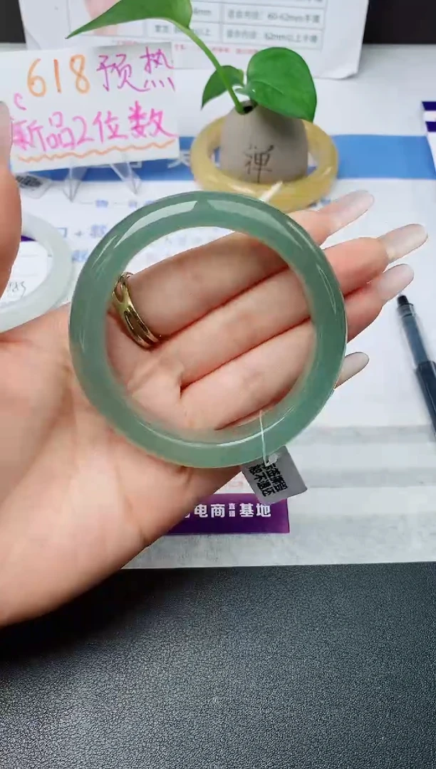 石英质玉手镯未镶嵌w174-DB