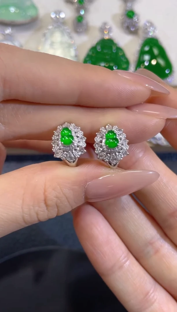 颈饰18K金镶嵌翡翠团购11